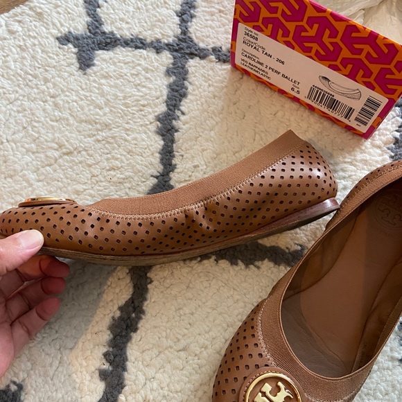NWT Tory Burch Flats in Size 6.5 - Picture 2 of 6